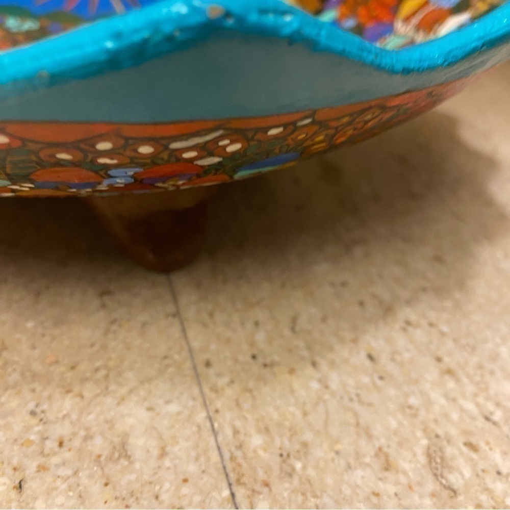 Mexican folk art decorative dish in vibrant colours and signed by artist JPS - Picture 5 of 13